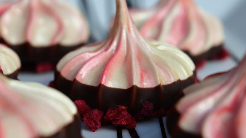 Ballerina Skirt Meringue with Dark Chocolate and Raspberries