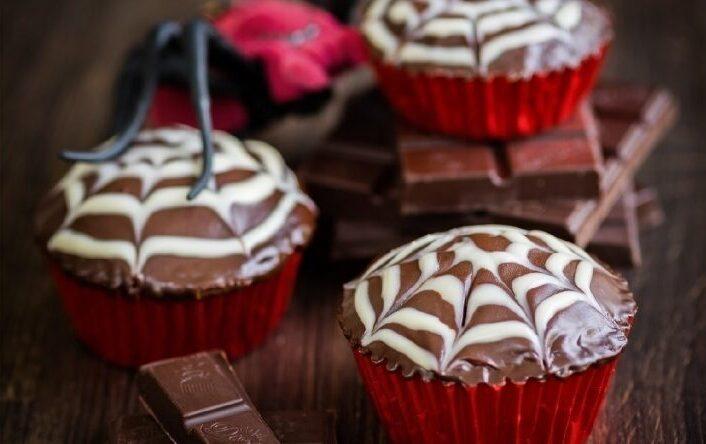 Halloween Cobweb Cupcakes