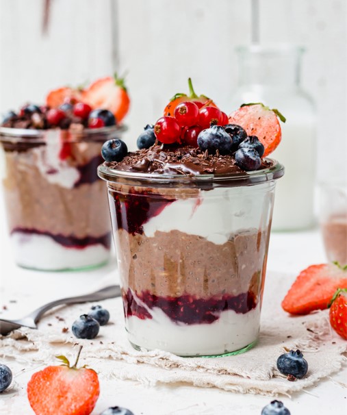 Chocolate Berry Overnight Oats